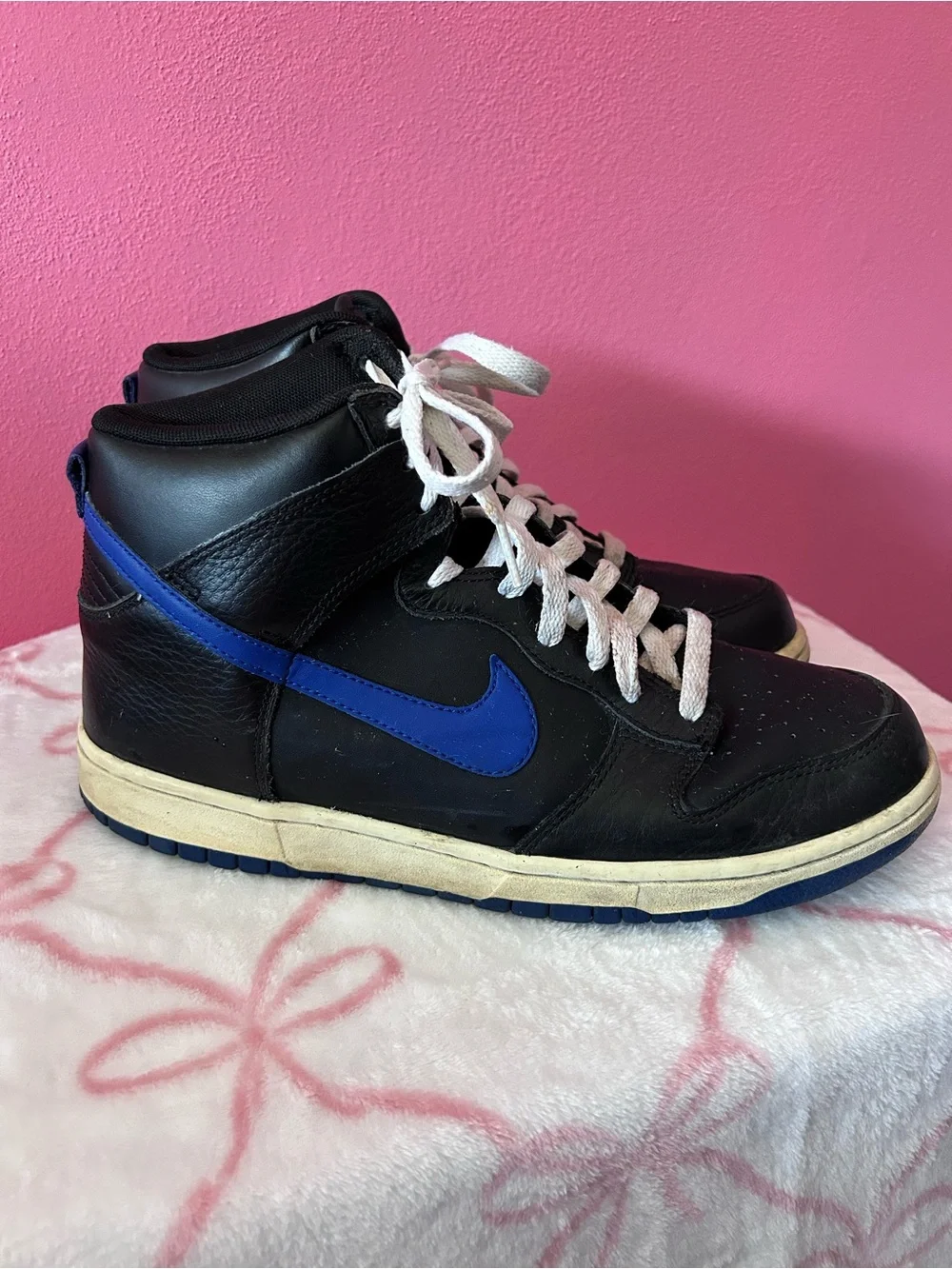 Nike Men's Black and Blue Mid-Top Sneakers